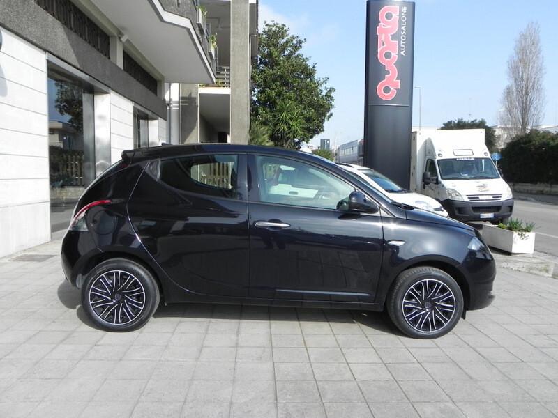 Lancia Ypsilon 1.0 FireFly 5 porte S&S Hybrid Gold