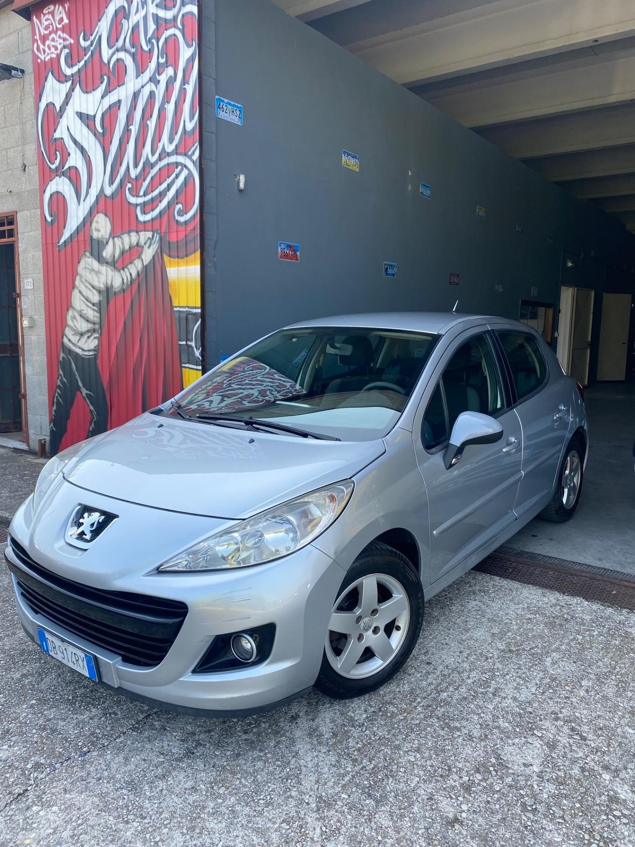 Peugeot 207 1.4 HDi 70CV 5p. XT Neopatentati