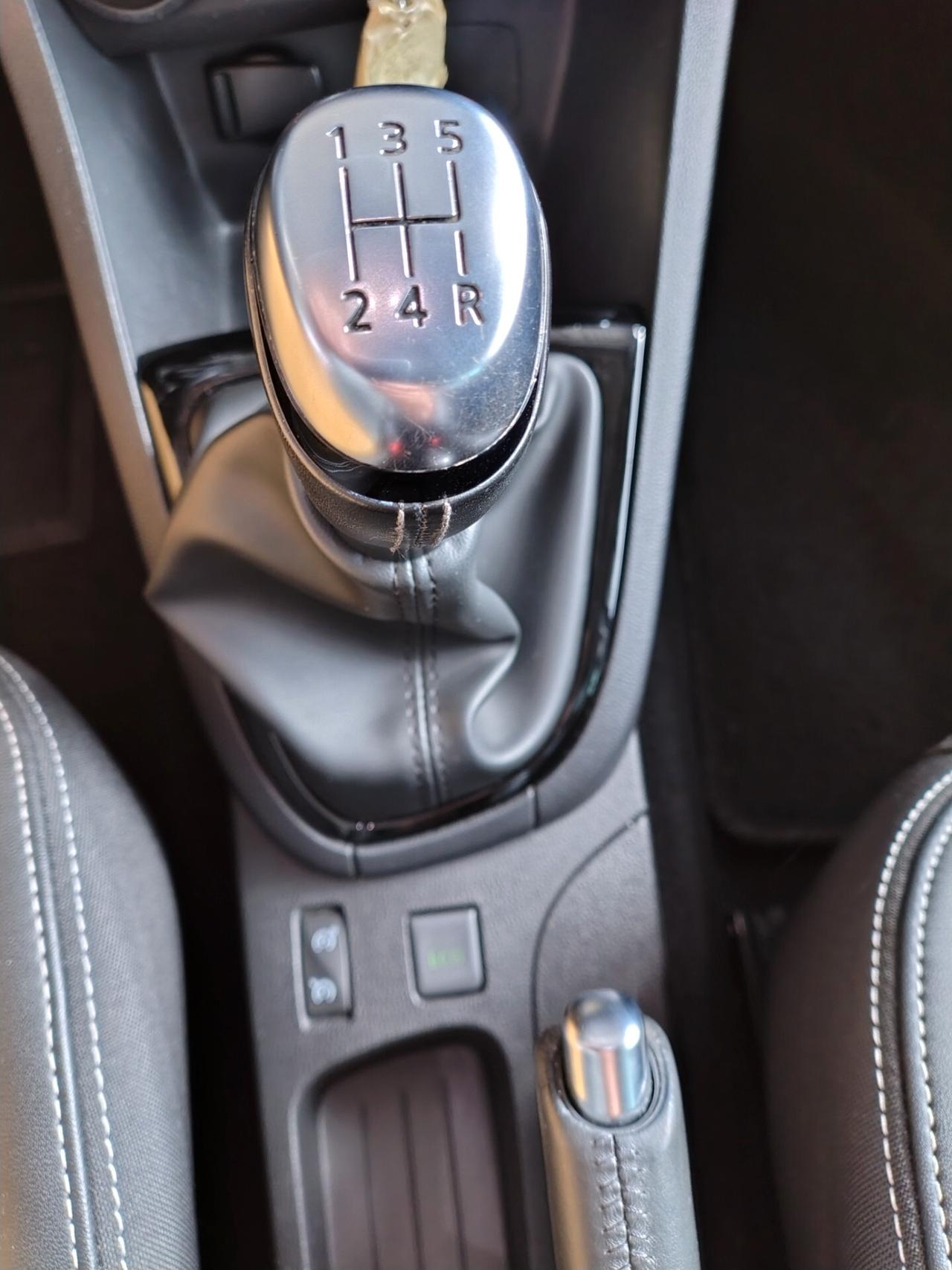 Renault Clio TCe 12V 90 CV 5 porte Moschino Life