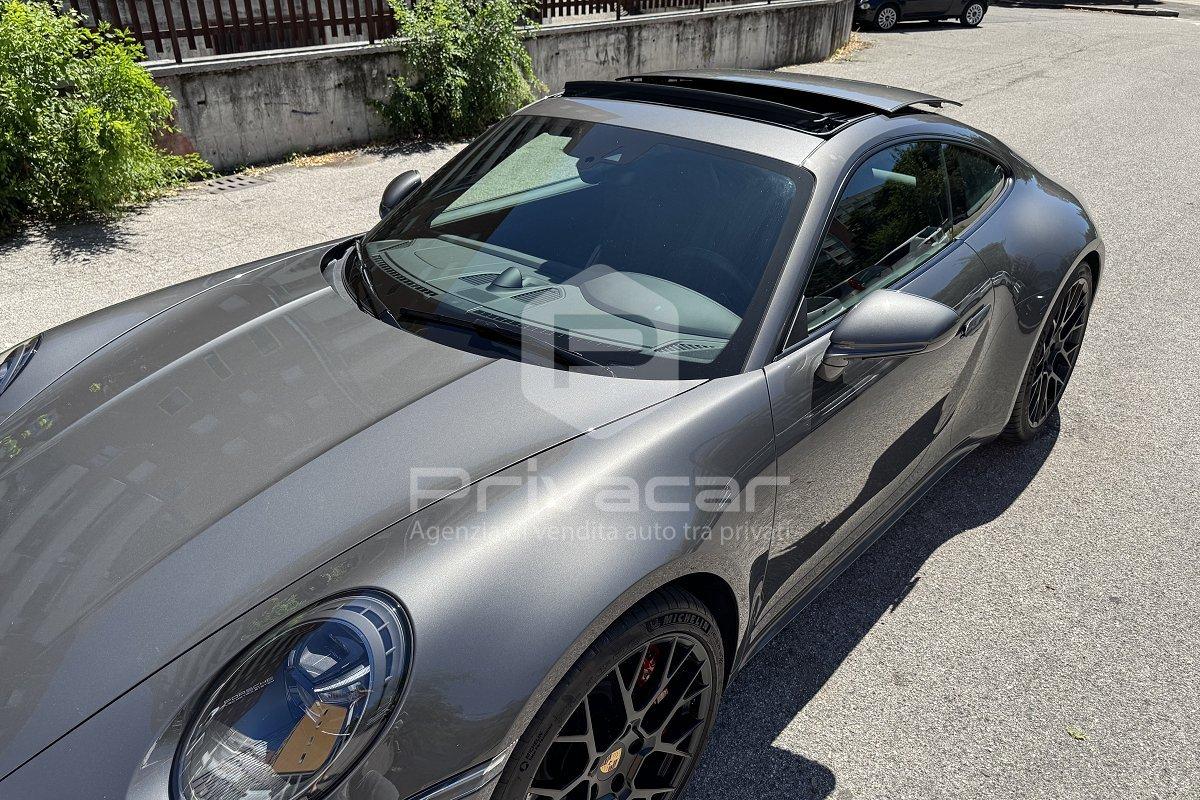 PORSCHE 911 Carrera 4 GTS