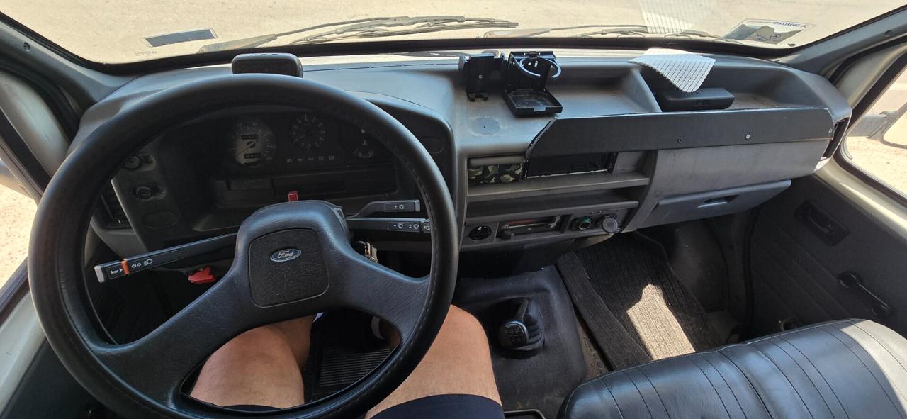 Ford transit 2.5 td. Pronto per il vostro viaggio
