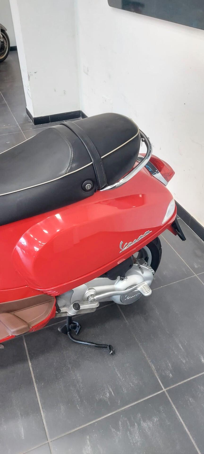 Piaggio Vespa 125 LX BASE