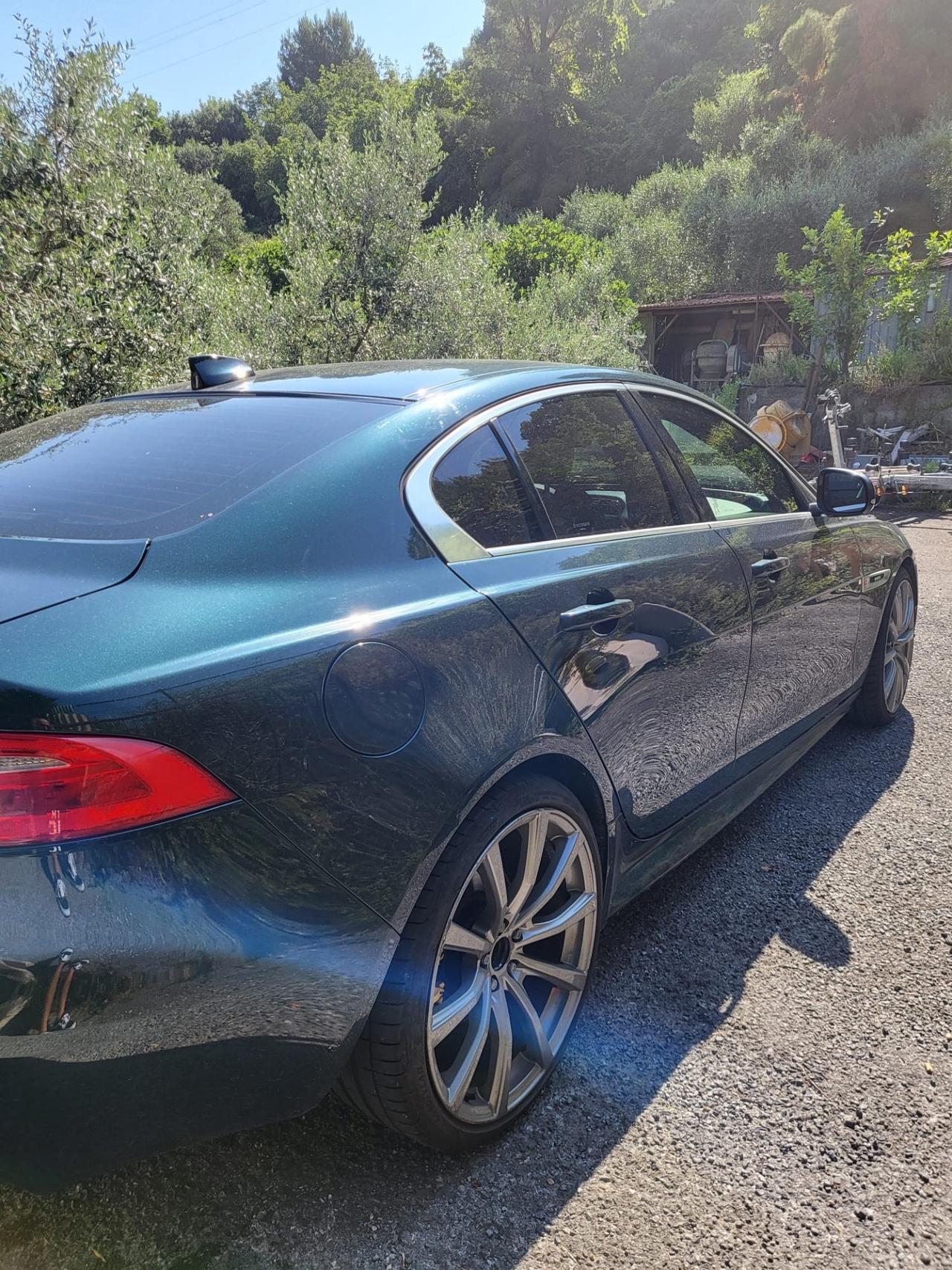 Jaguar XE 2.0 D Turbo R-Sport