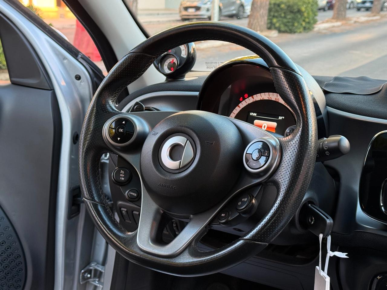 Smart ForFour 70 1.0 twinamic Passion TETTO LED
