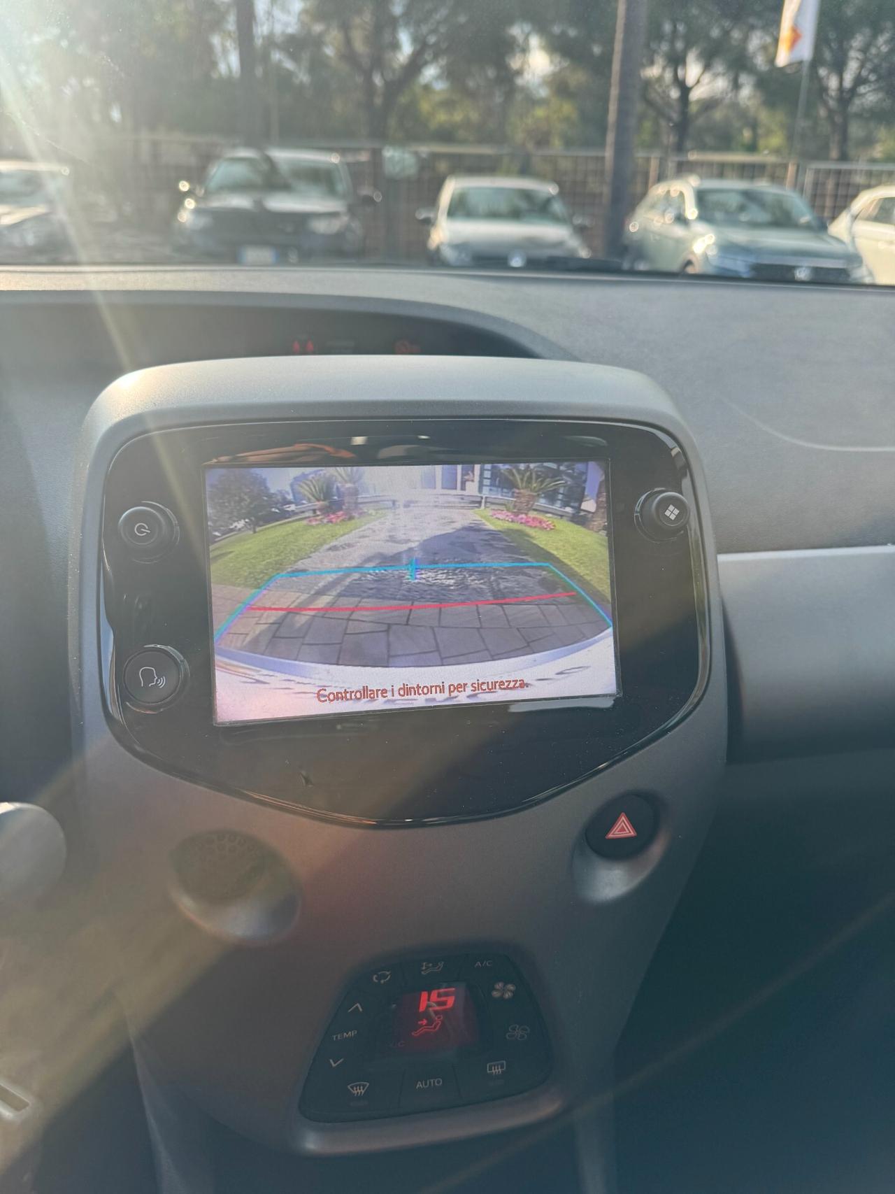 Toyota Aygo Connect 1.0 VVT-i 72 CV 5 porte x-clusiv
