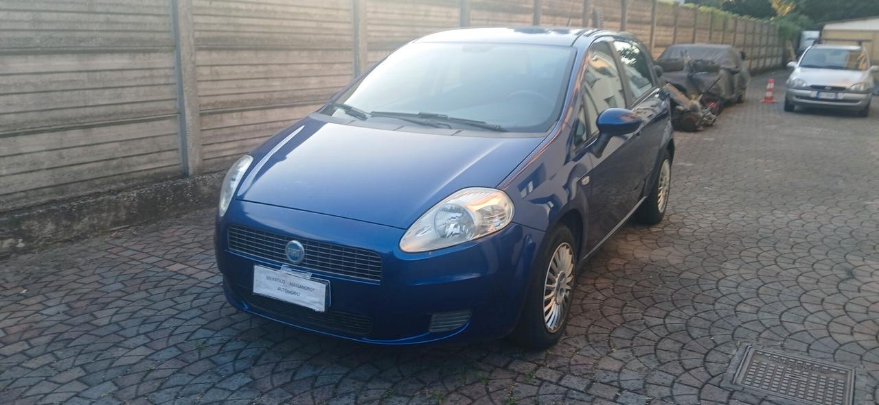Pochi km grande Punto neopatentati