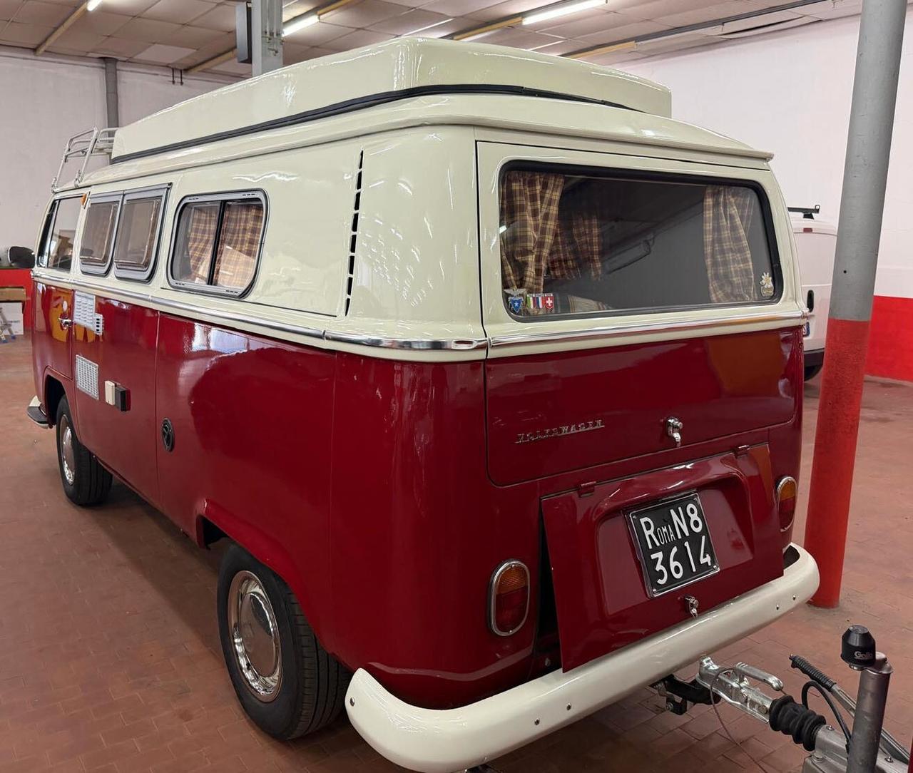 Volkswagen T2a + Roulotte Lander 340 Bora