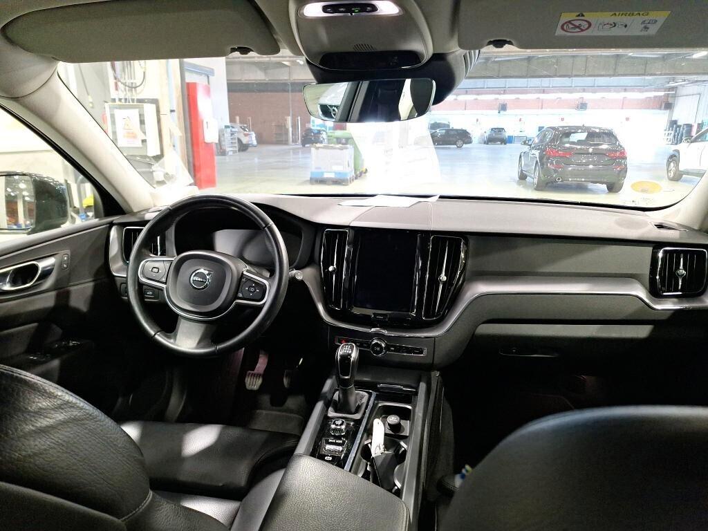 VOLVO XC60 2.0D D3 150CV 6M. MOMENTUM PRO ( FARI LED - COCKPIT - PELLE - NAVI - PDC - CERCHI 18 )