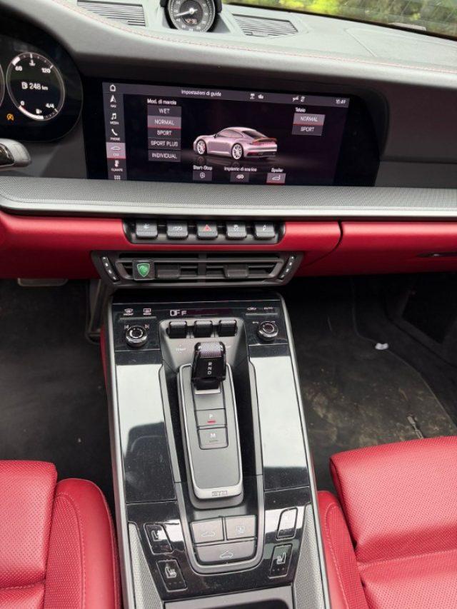 PORSCHE 911 Carrera 4S