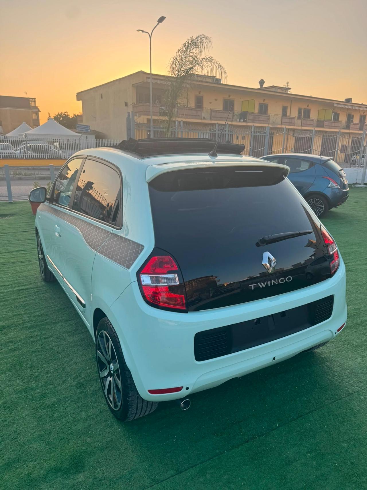 Renault Twingo SCe EDC La Parisienne