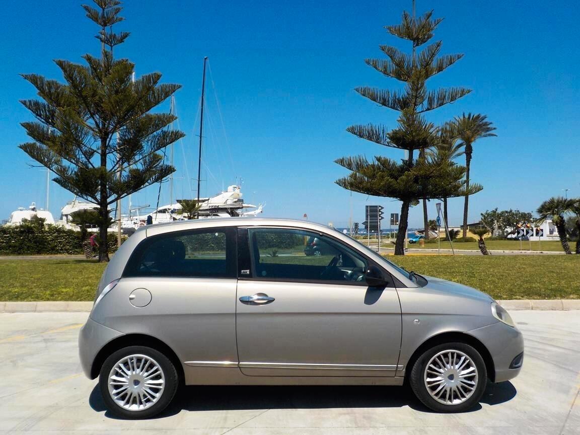 Lancia Ypsilon 1.3 MJT 90 CV Oro