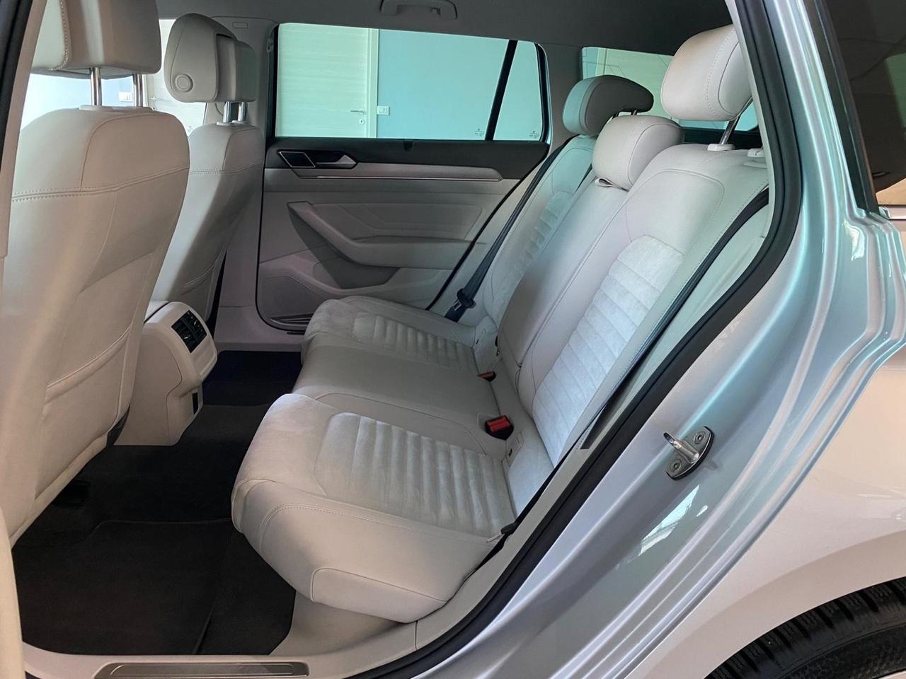 VOLKSWAGEN PASSAT VARIANT 2.0 EXECUTIVE 150CV - FULL LED, VIRTUAL COCKPIT, SEDILI RISCALDATI