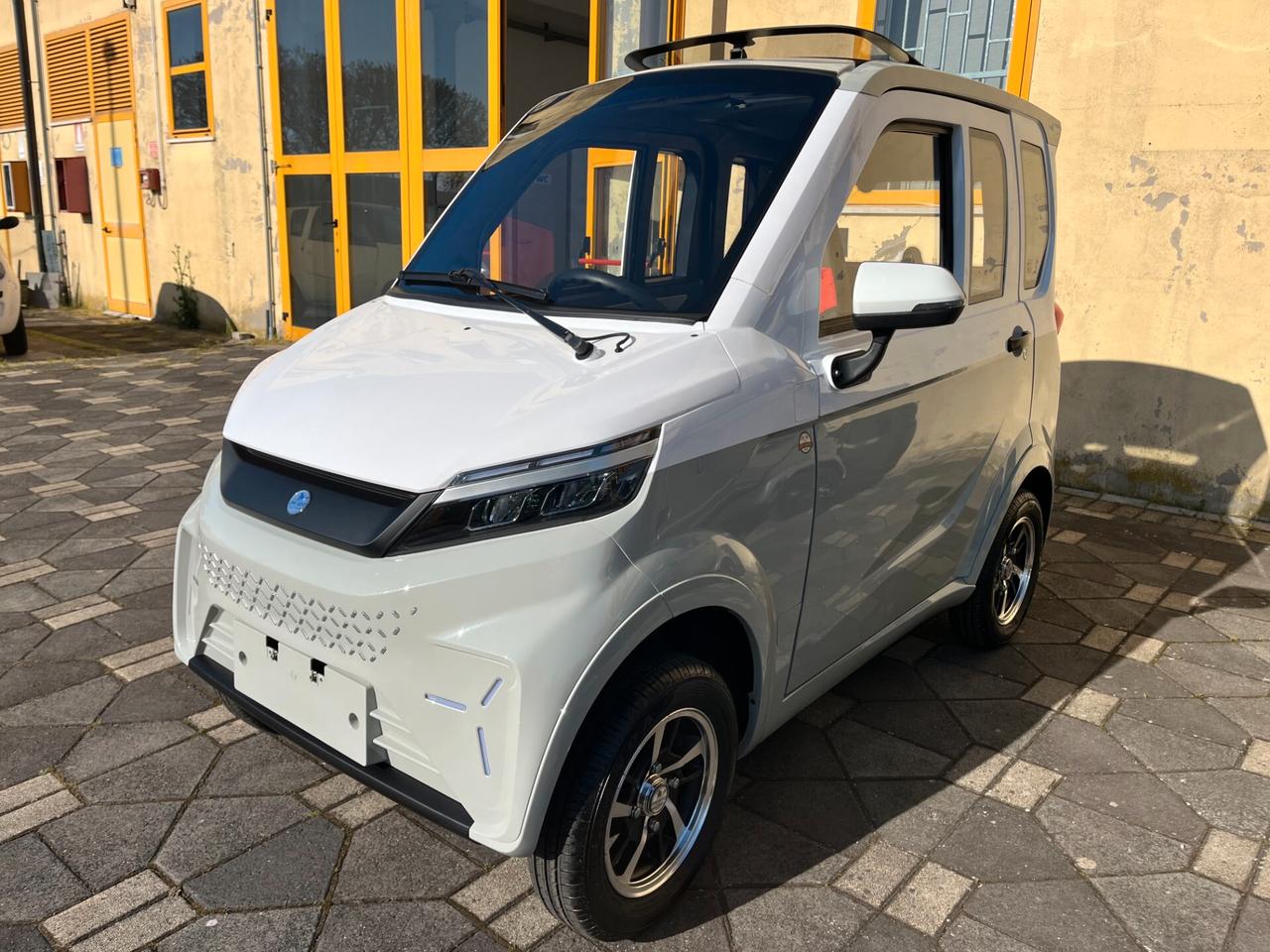 BEBETTA scooter cabinato disabili/anziani minicar