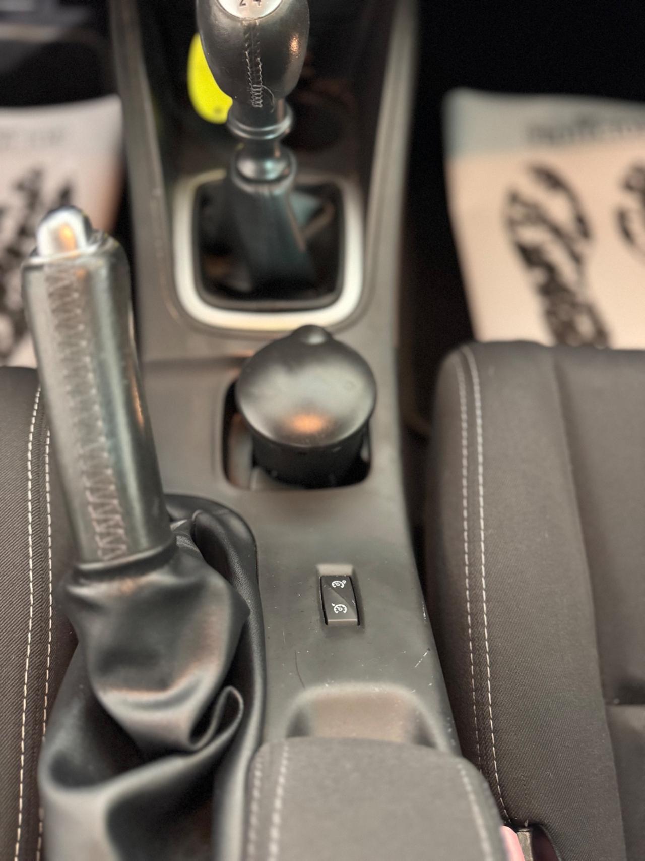 Renault Megane Coupé 1.6 Dynamique NAVI - SENSORI - CRUISE - FARI E TERGI AUTOMATICI