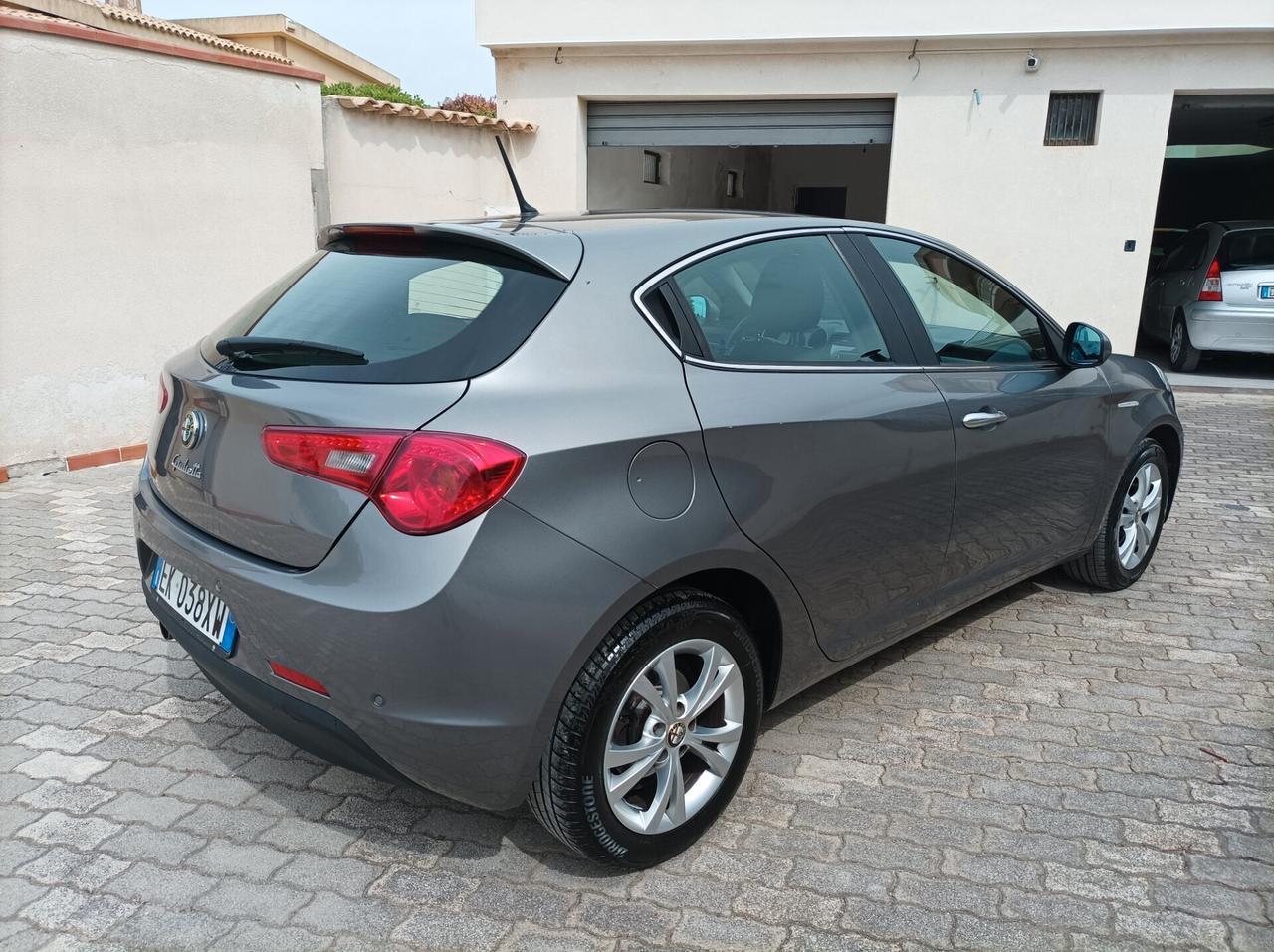 Alfa Romeo Giulietta 1.6 JTDm-2 105 CV Distinctive