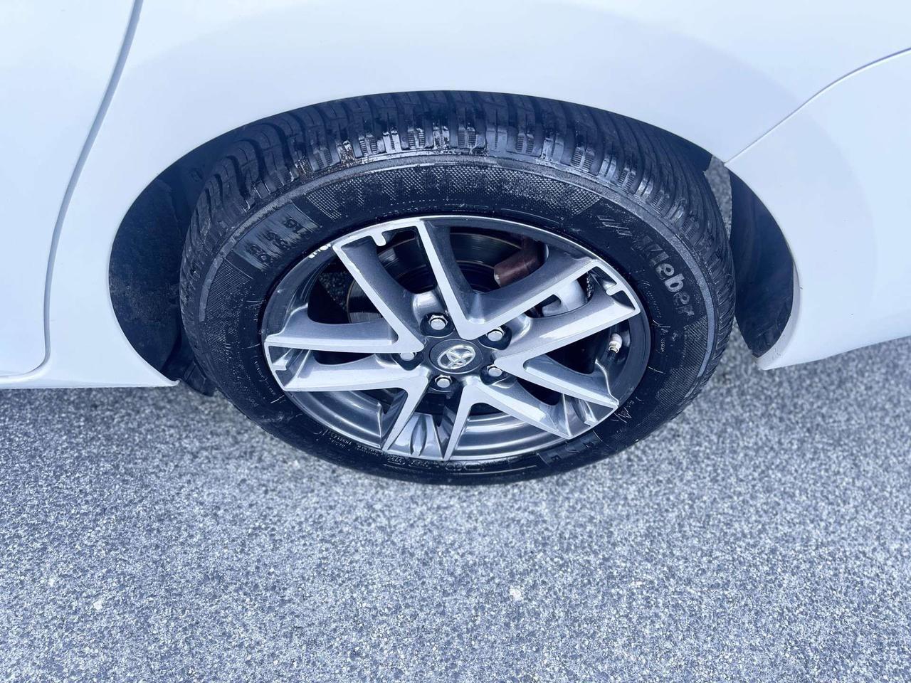 Toyota Auris 1.8 Hybrid 99CV E6 Neo - 2015