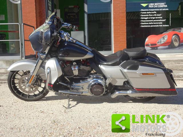 HARLEY-DAVIDSON FLHX Street Glide CVO