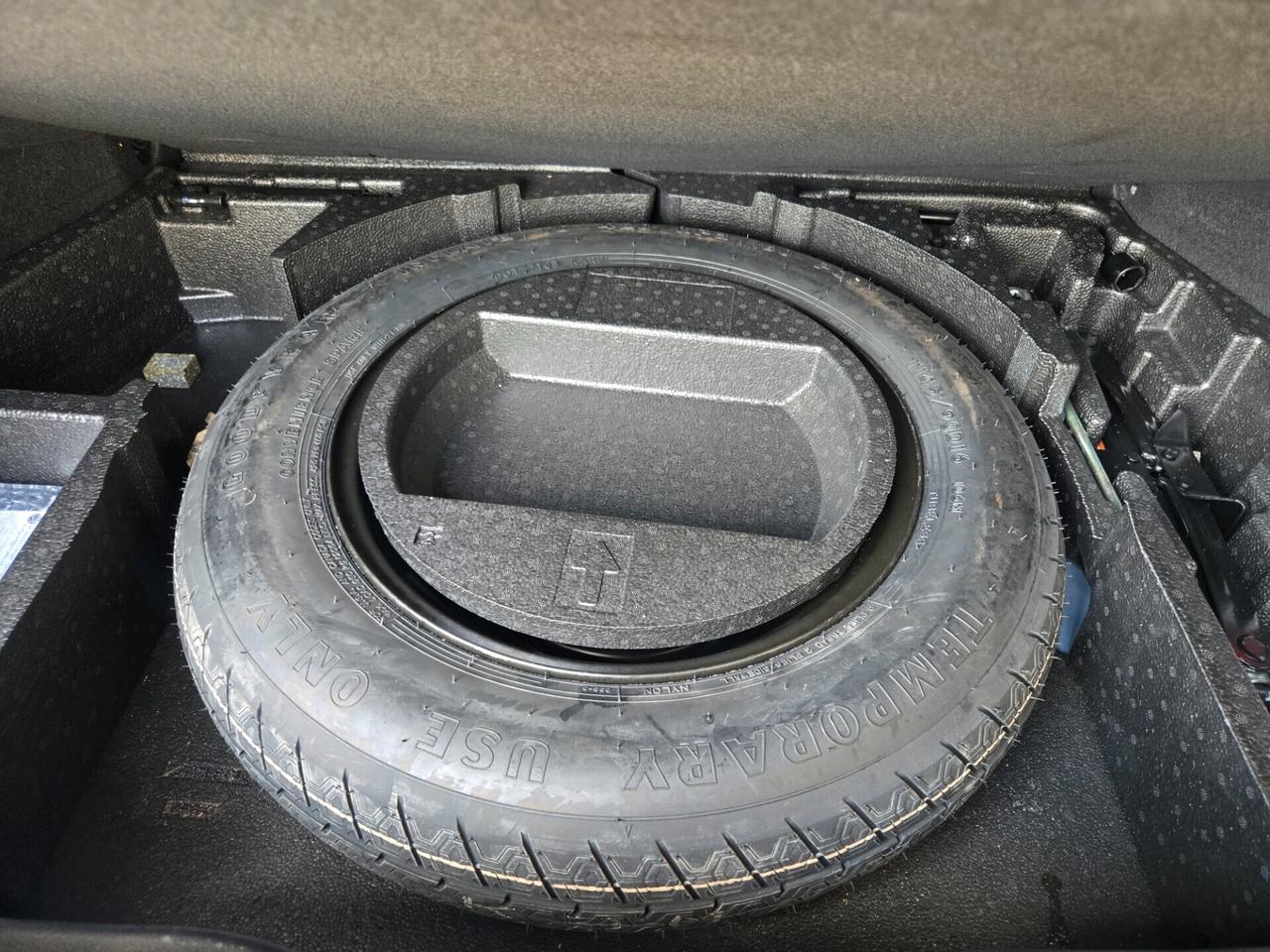 Toyota C-HR 1.8 Hybrid Business IVA ESPOSTA
