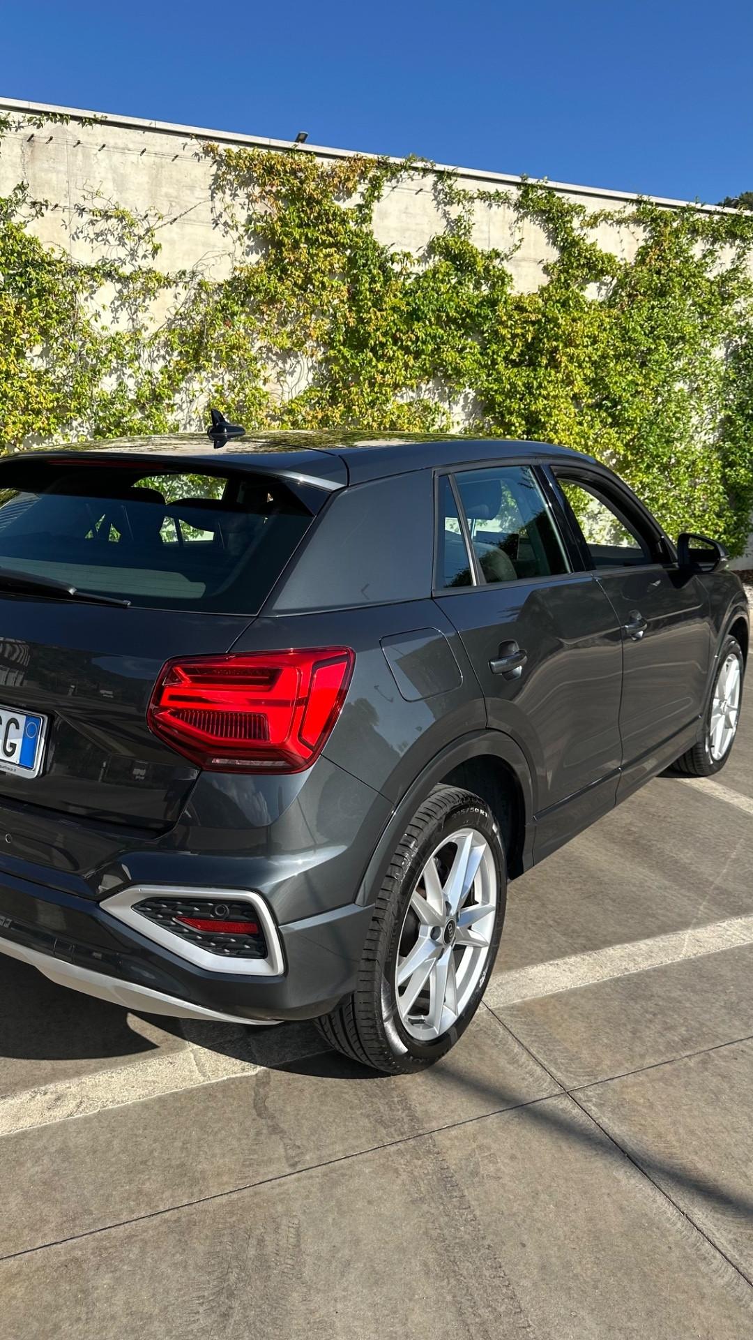 Audi Q2 30 TDI Identity Black