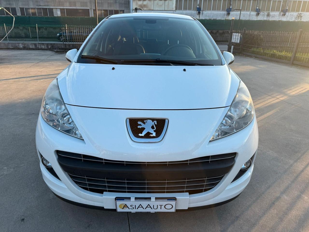 Peugeot 207 1.4 benz 74.900 KM