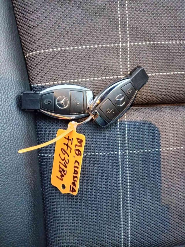 MERCEDES-BENZ A 180 d Premium