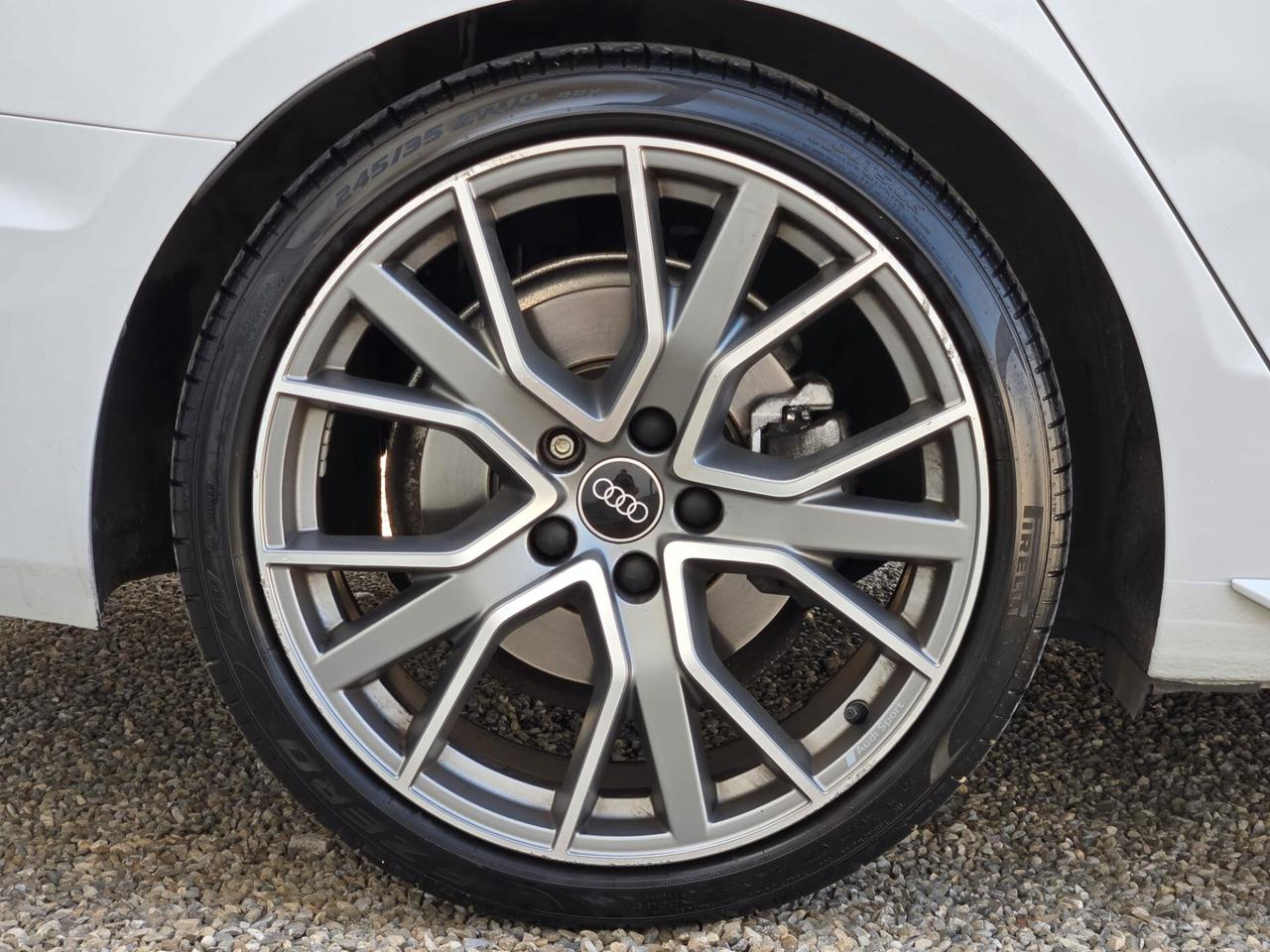 Audi A4 Avant 40 TDI S tronic line edition