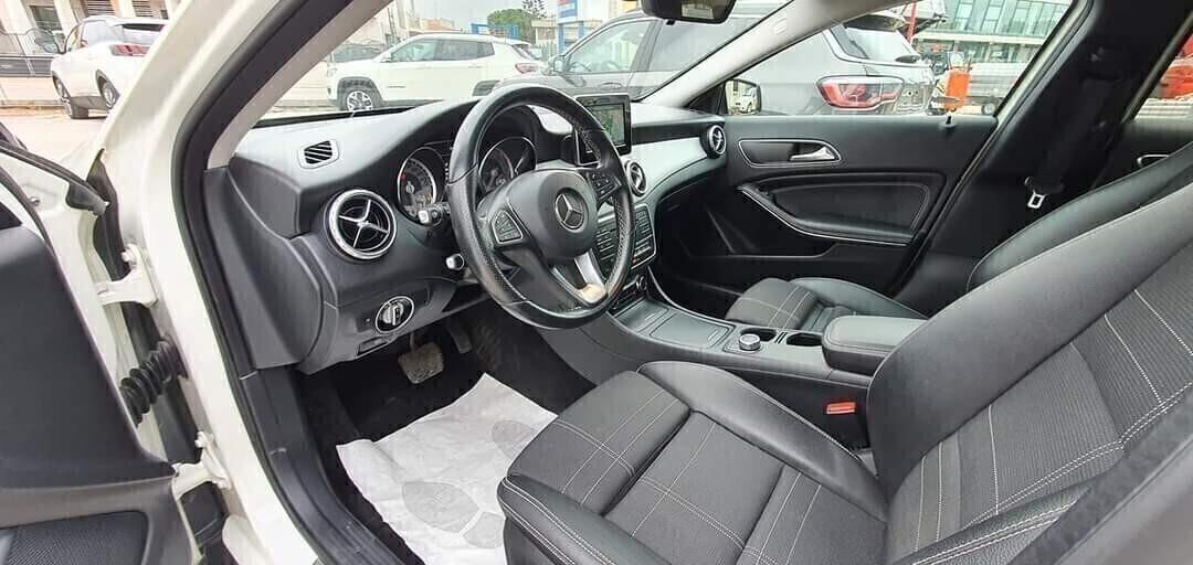 MERCEDES BENZ GLA 200CDI AUTOMATICA BLACK EDITION