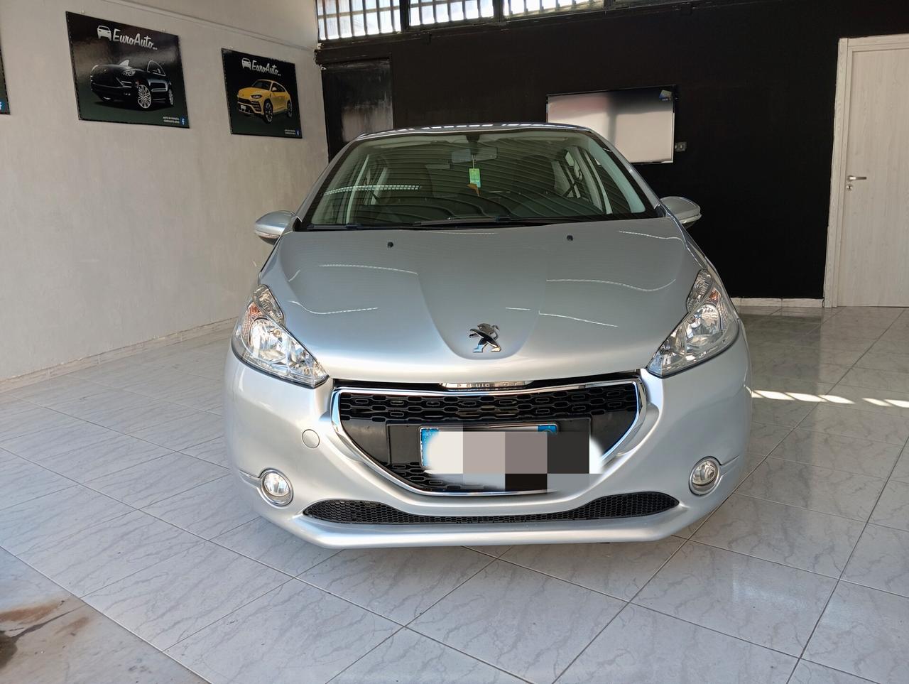 Peugeot 208 1.4 diesel 2015 CON GARANZIA