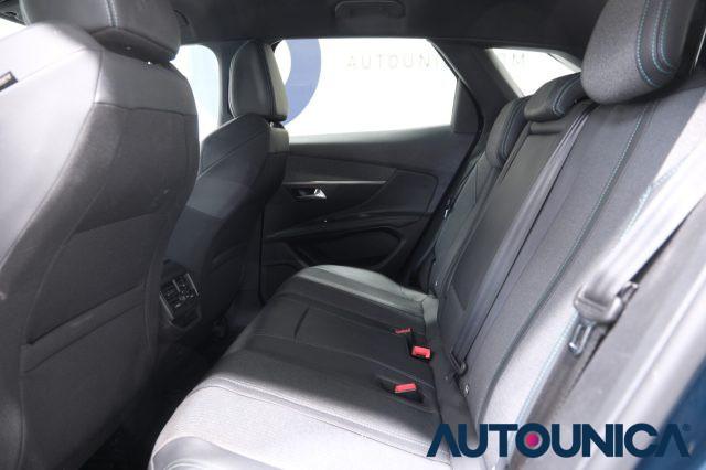 PEUGEOT 3008 HYBRID4 300 E-EAT8 ALLURE PACK