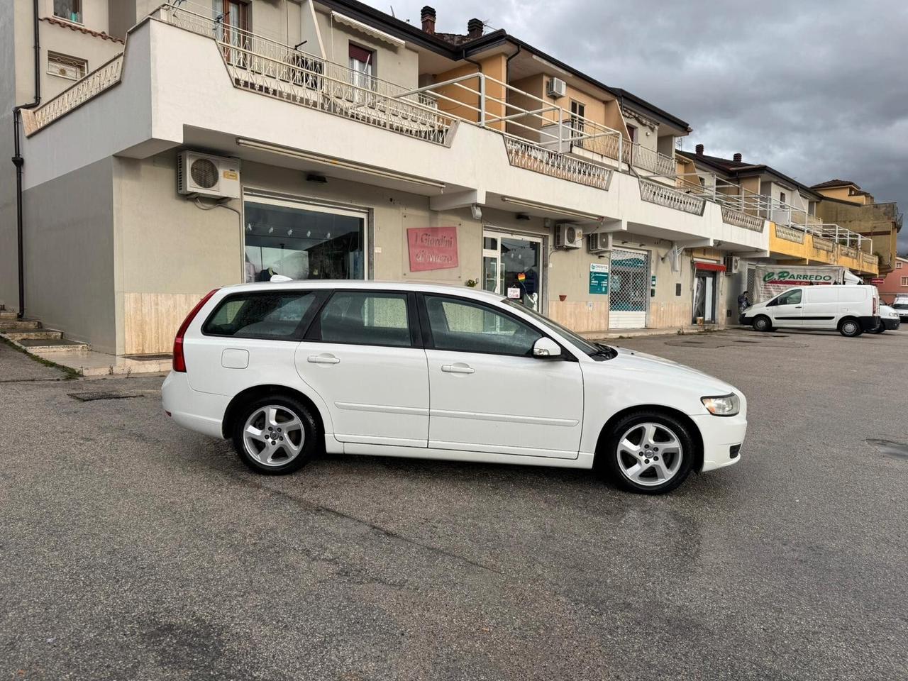 Volvo V50 D2 R-design GARANZIA