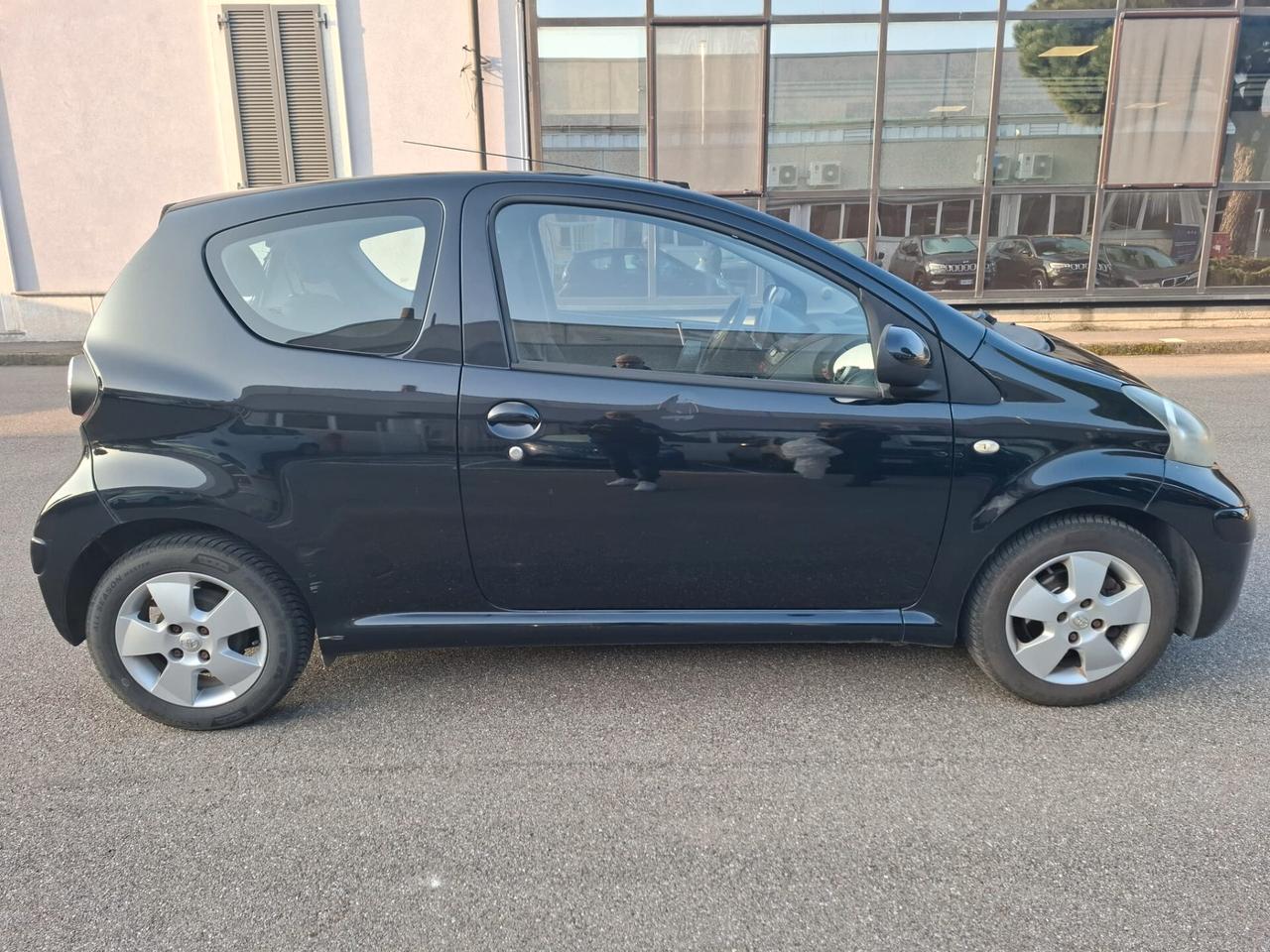 Toyota Aygo 1.0 12V VVT-i 5 porte Sol