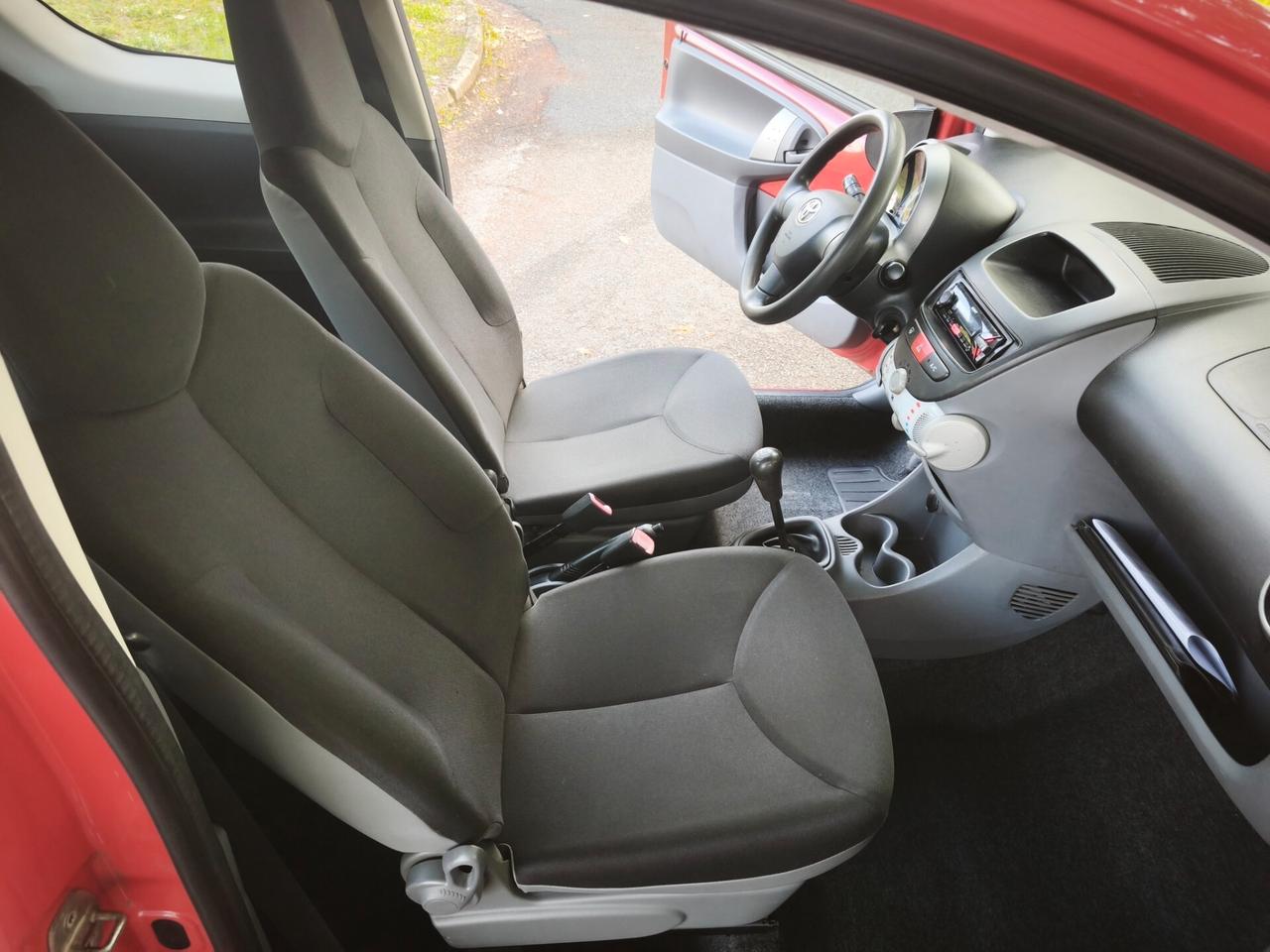 Toyota Aygo 1.0 12V VVT-i 3 porte Sol Connect Red Edition