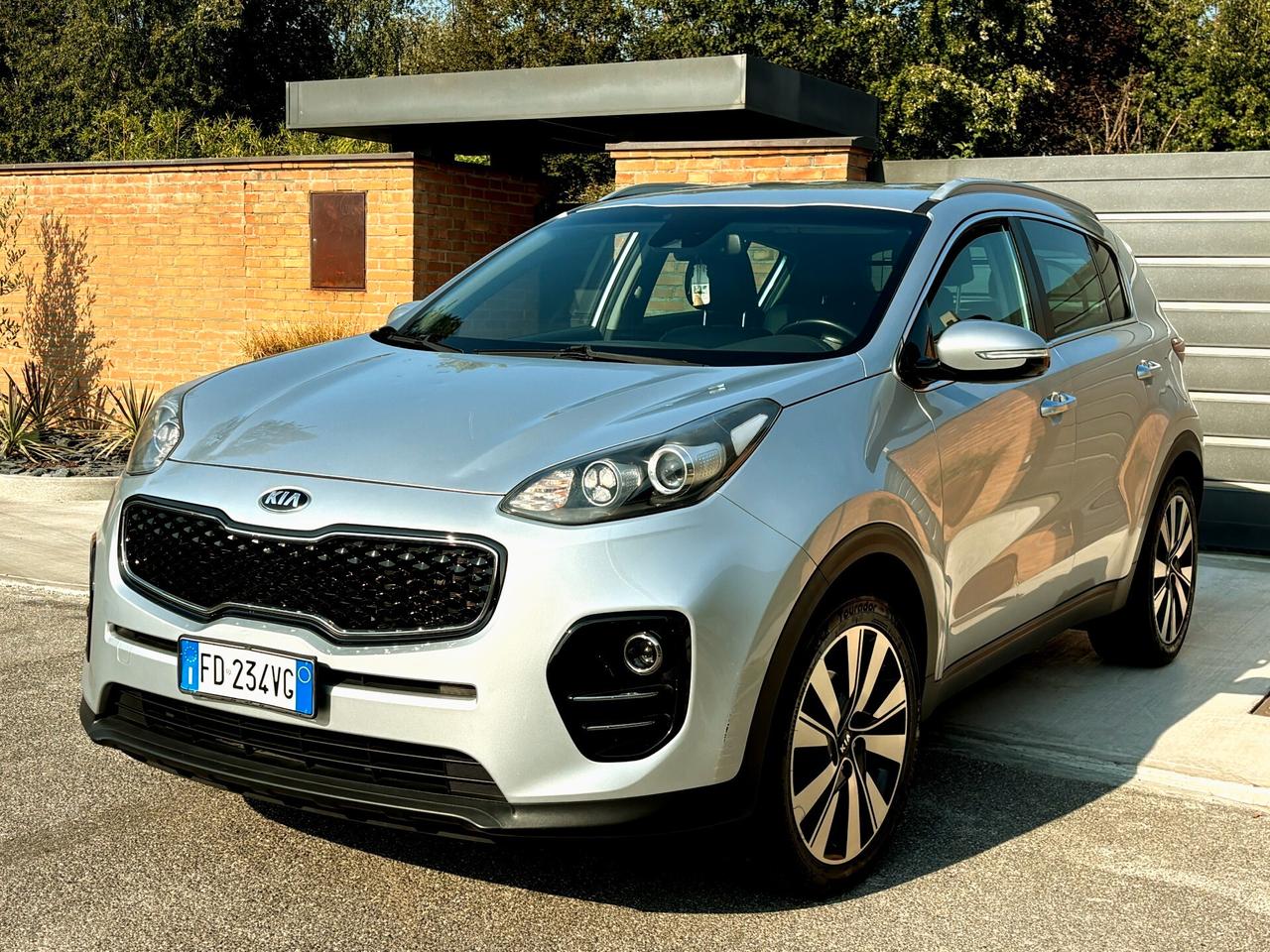 KIA SPORTAGE 1.7D 6m- Pelle,Nav,Camera-EURO 6-2016