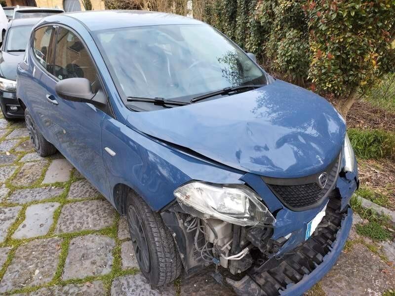 Lancia Ypsilon 0.9 TwinAir 85 CV 5 porte Metano Ecochic