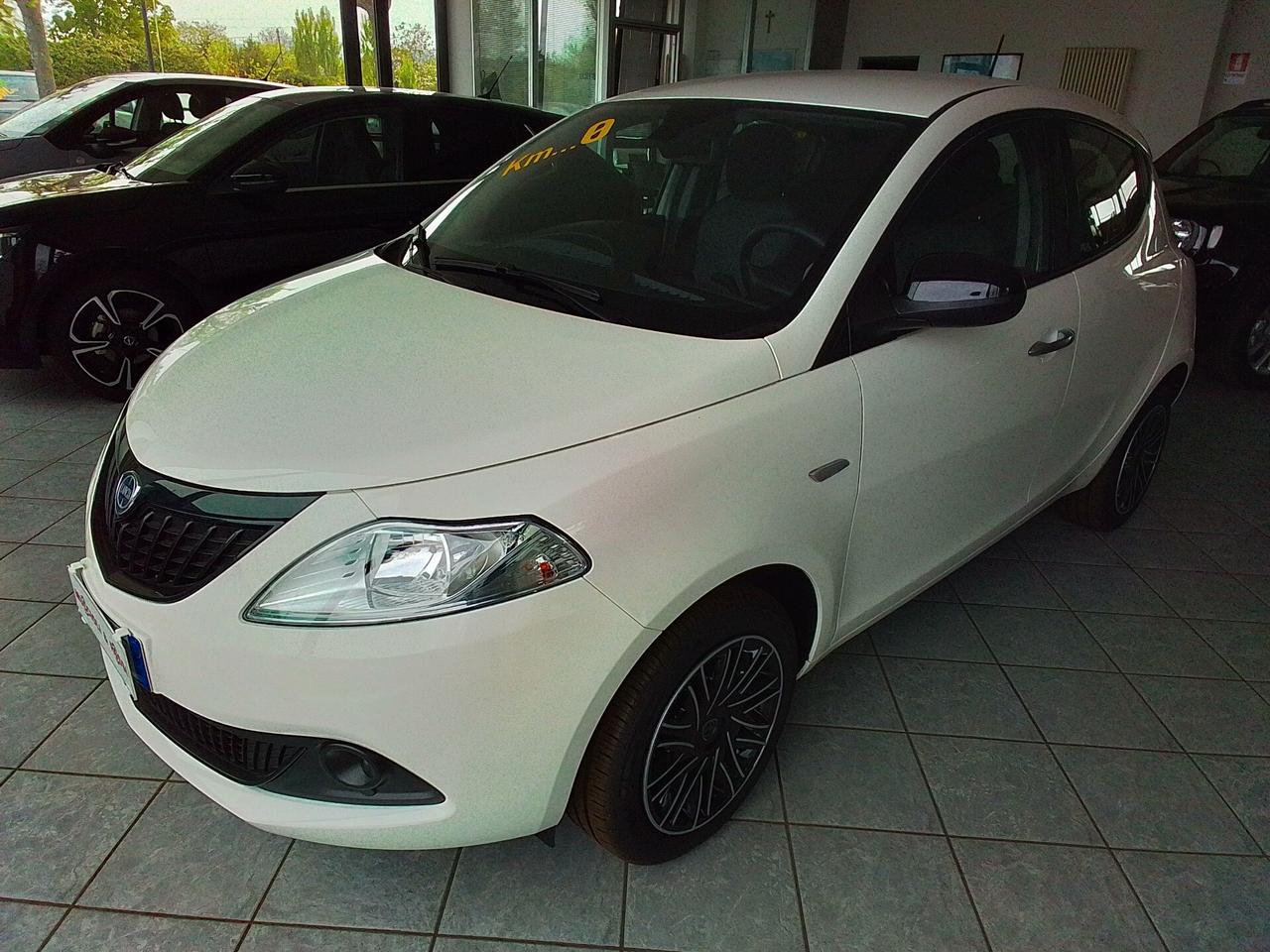 Lancia Ypsilon 1.0 Hybrid 70cv