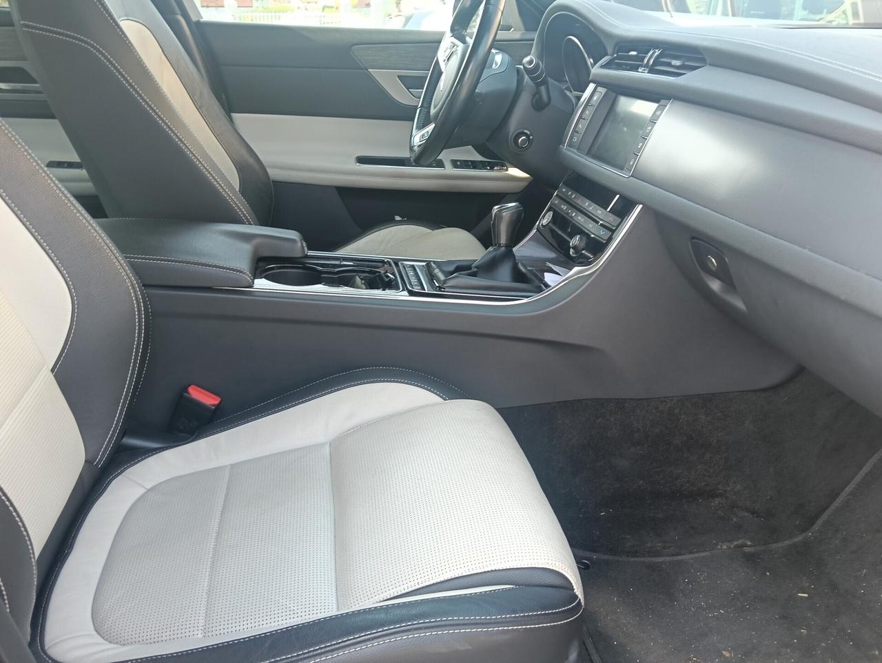 Jaguar XF R-Sport
