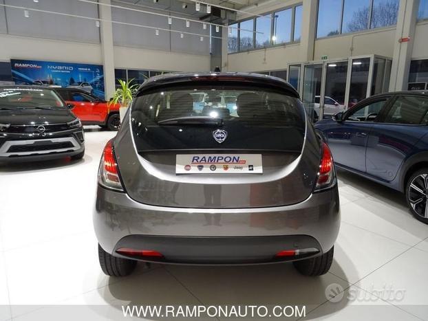 Lancia Ypsilon 1.0 FireFly 5 porte S&S Hybrid Oro