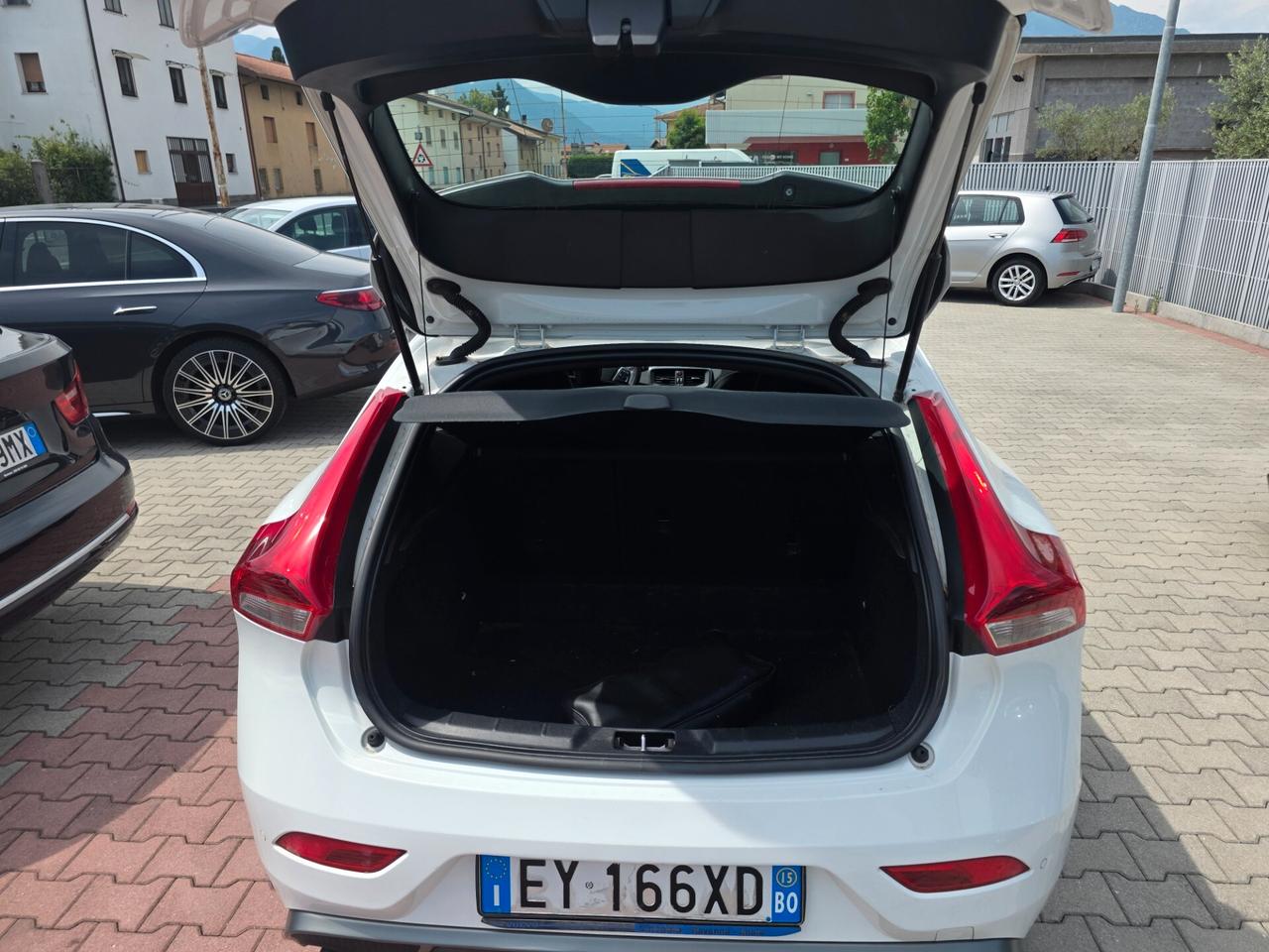 Volvo V40 D2 1.6 R-design Kinetic