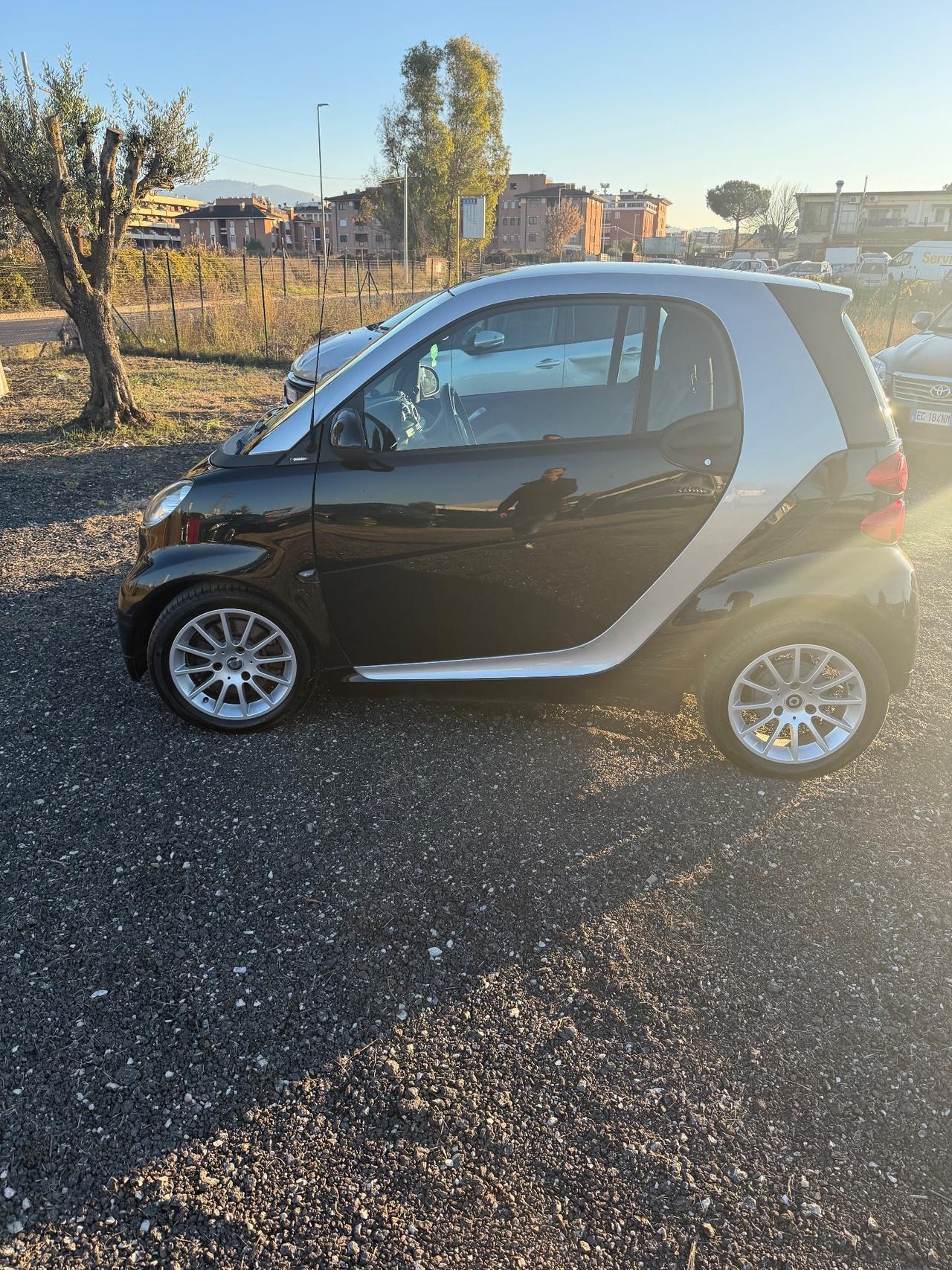 Smart ForTwo 52 kW MHD coupé Black Tailor Made