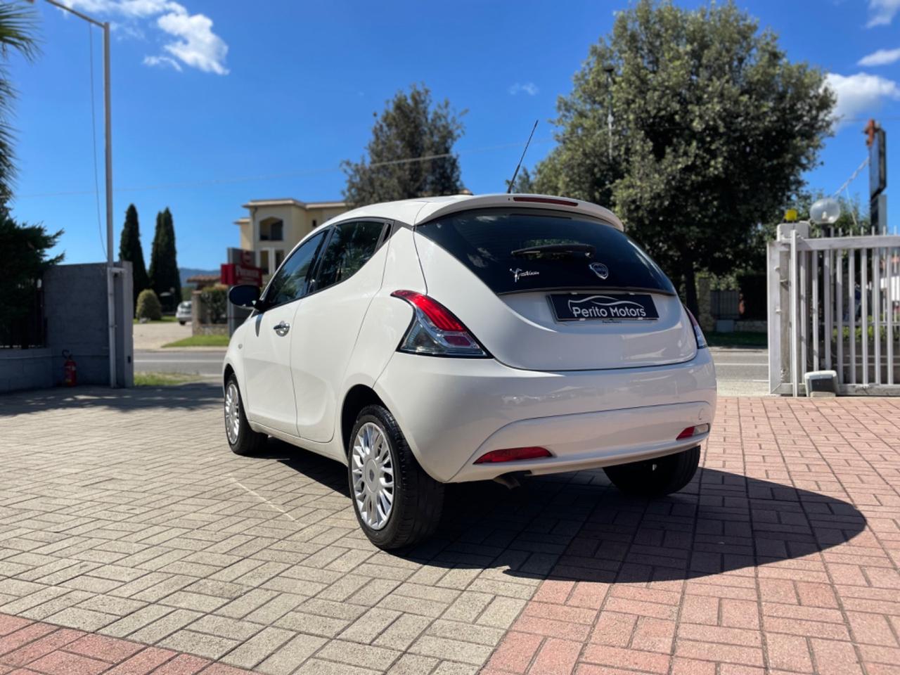 Lancia Ypsilon 1.2 69 CV 5 porte Silver