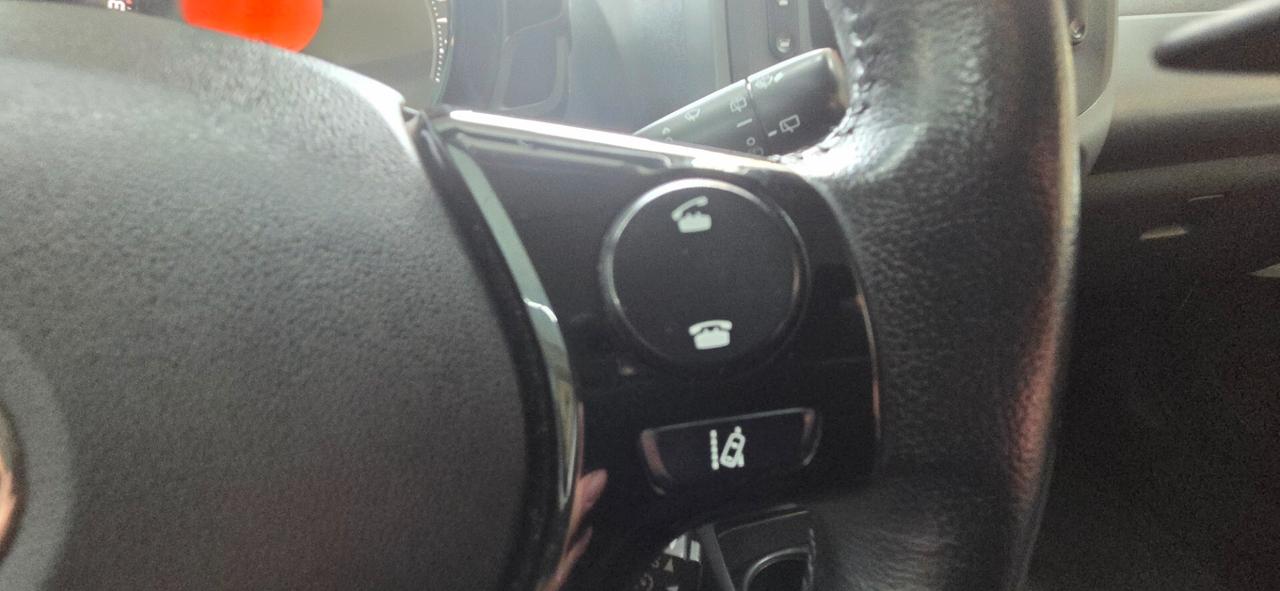 Toyota Aygo Connect 1.0 VVT-i 72 CV 5 porte x-clusiv