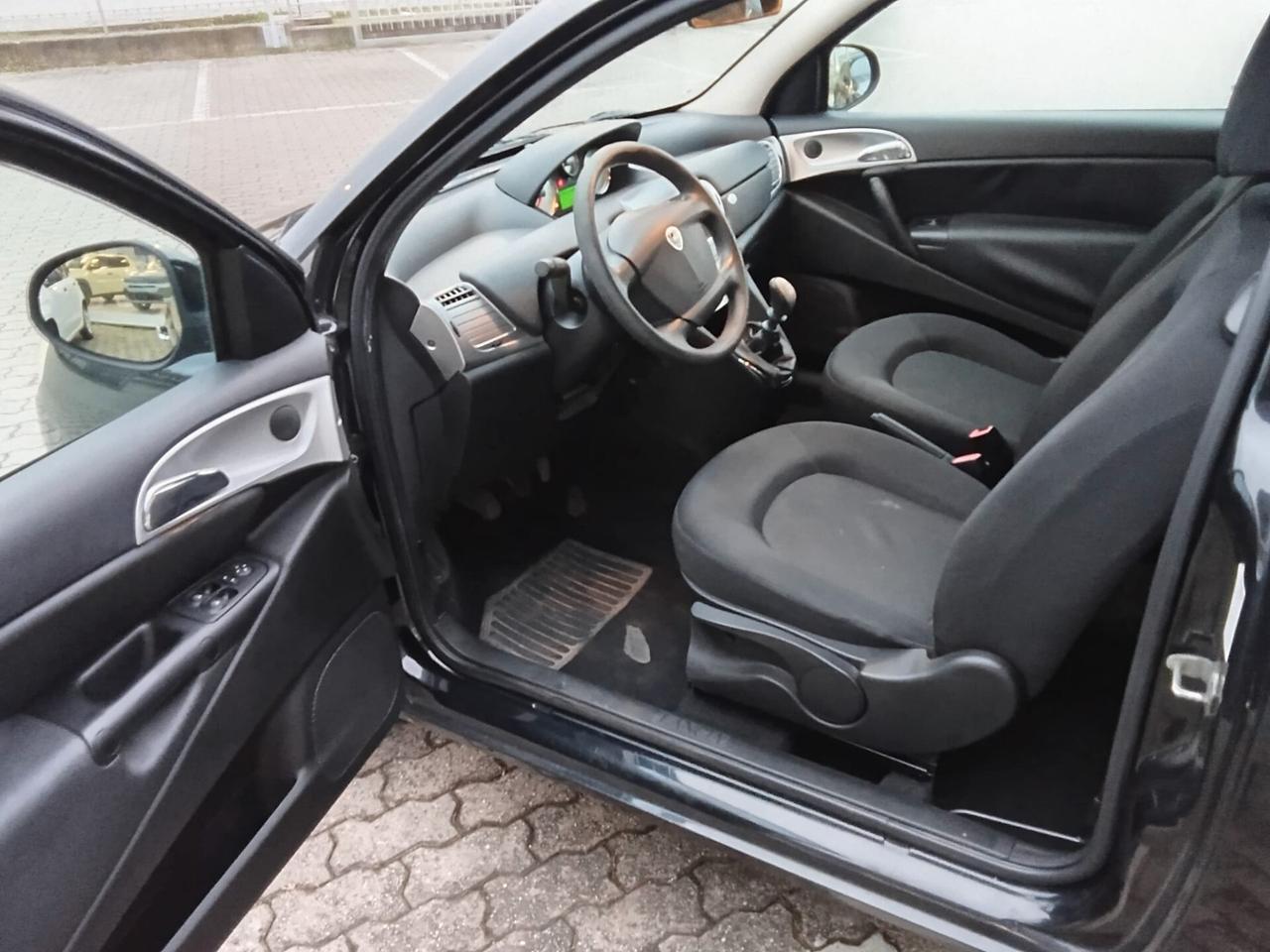 Lancia Ypsilon 1.2 69 CV Unyca