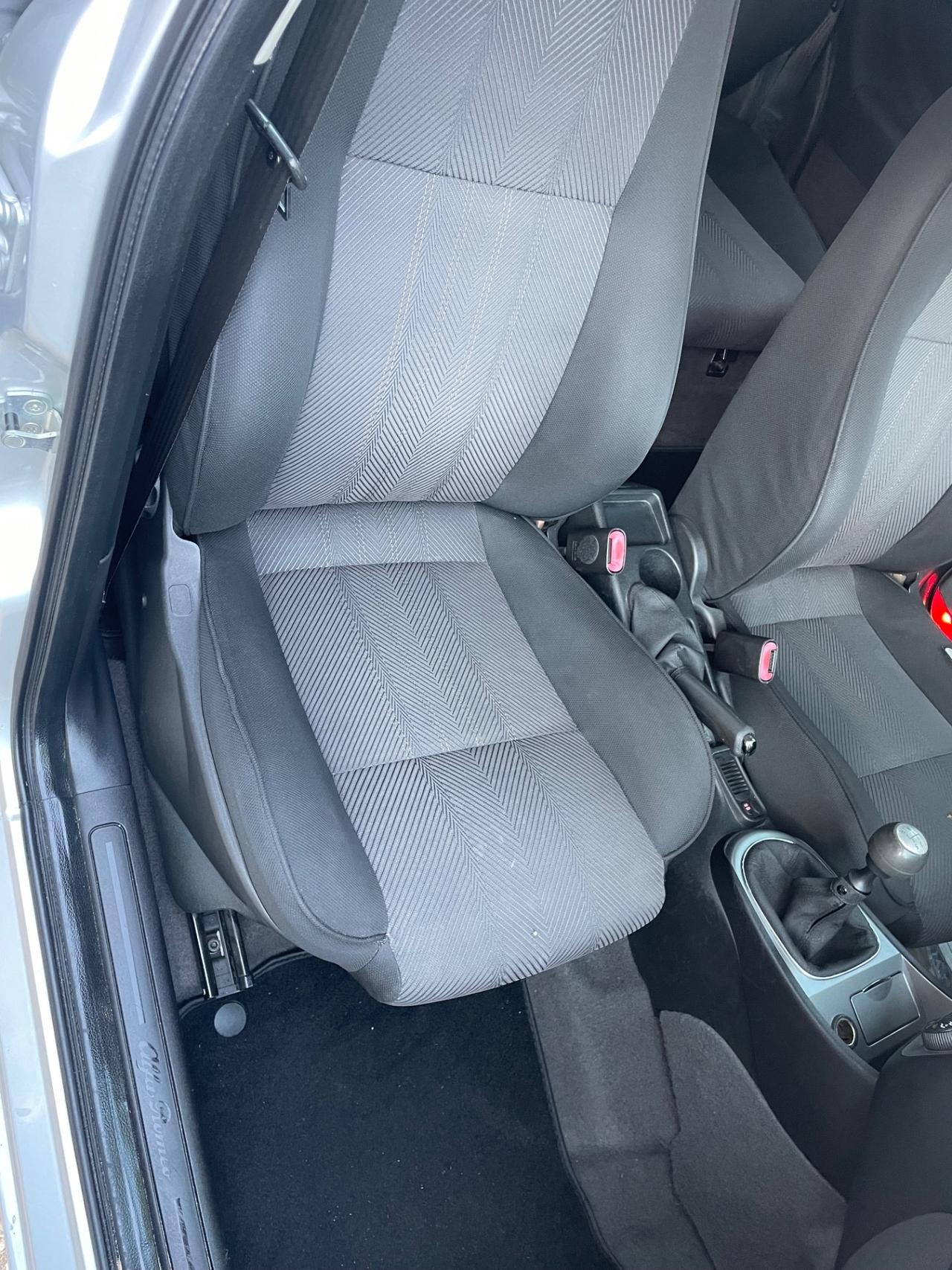 Alfa Romeo 147 1.9 JTD (120) 5 porte Distinctive