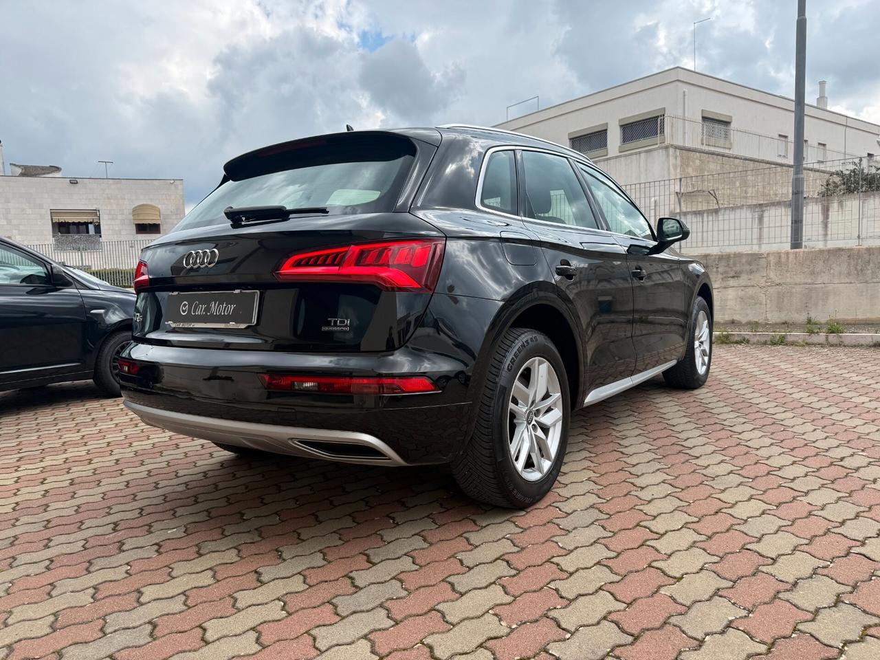 Audi Q5 2.0 40 TDI quattro S tronic Business Sport