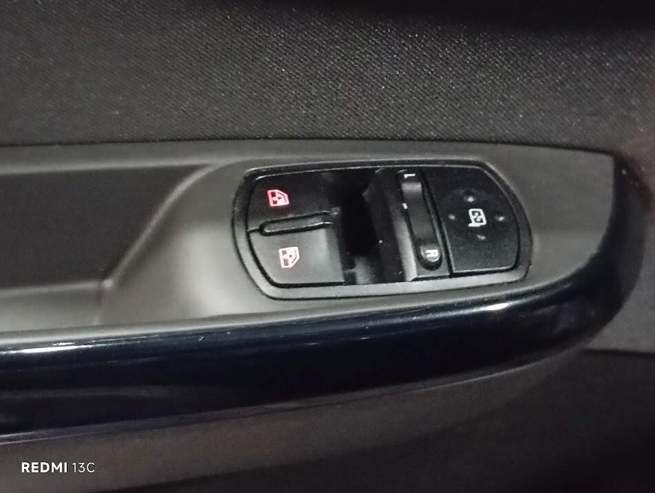 Opel Corsa del 2015 1200 benzina 130.000 km