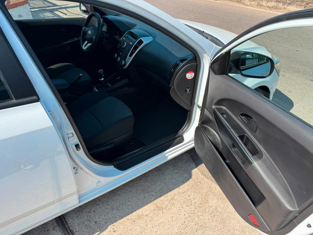 Kia Ceed 1.6 Diesel 90 CV: Affidabilità al giusto prezzo!