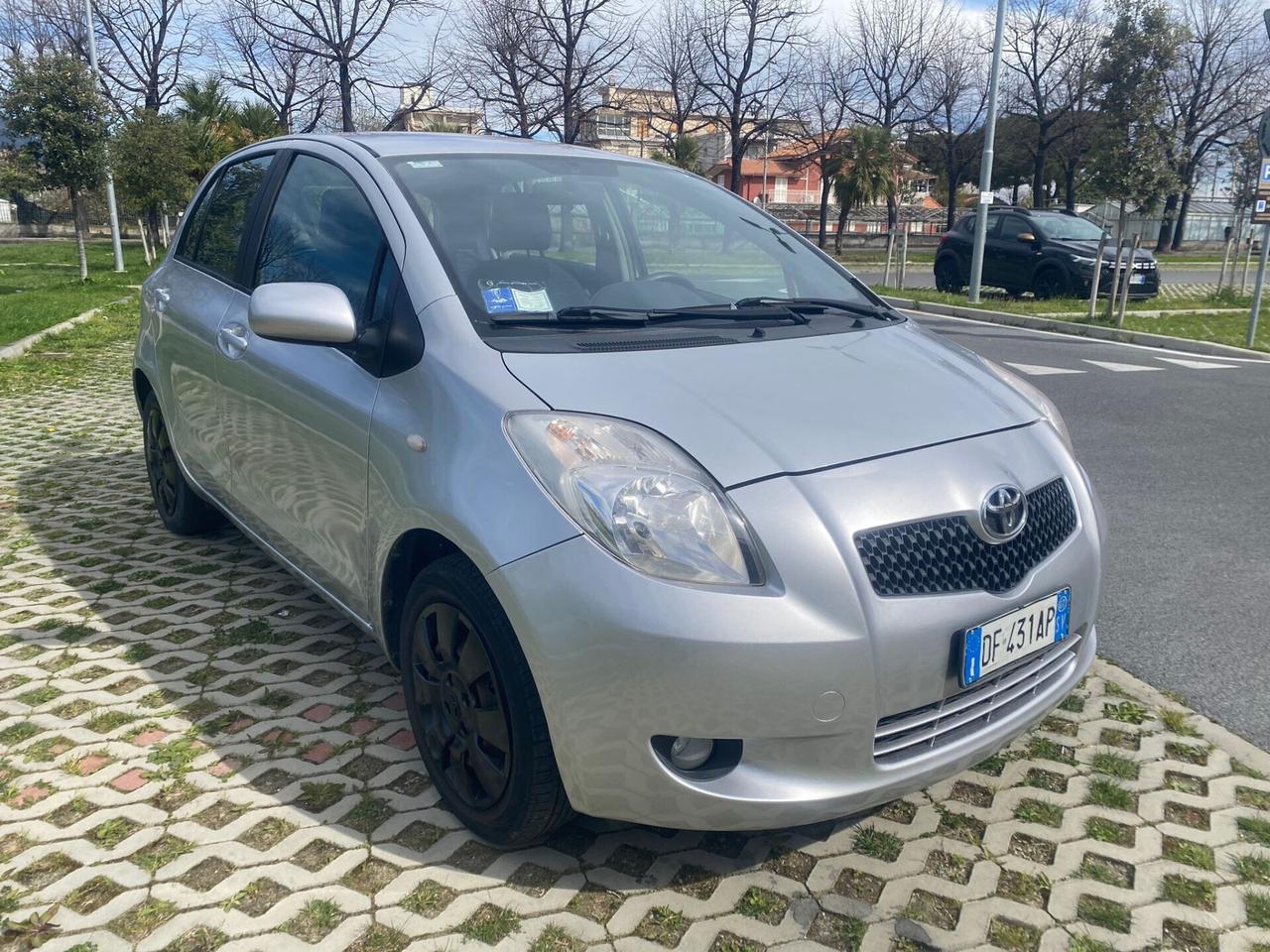 Toyota Yaris 1.0 5 porte Sol