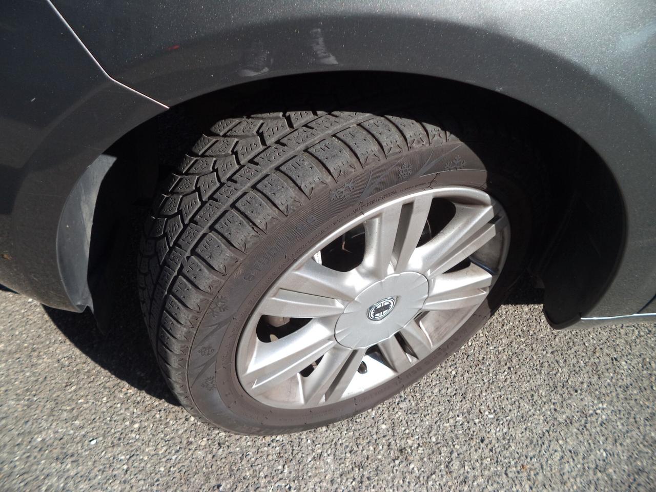 Lancia Ypsilon 1.2 69 CV 5 porte Elefantino Blu OK NEOPATENTATI