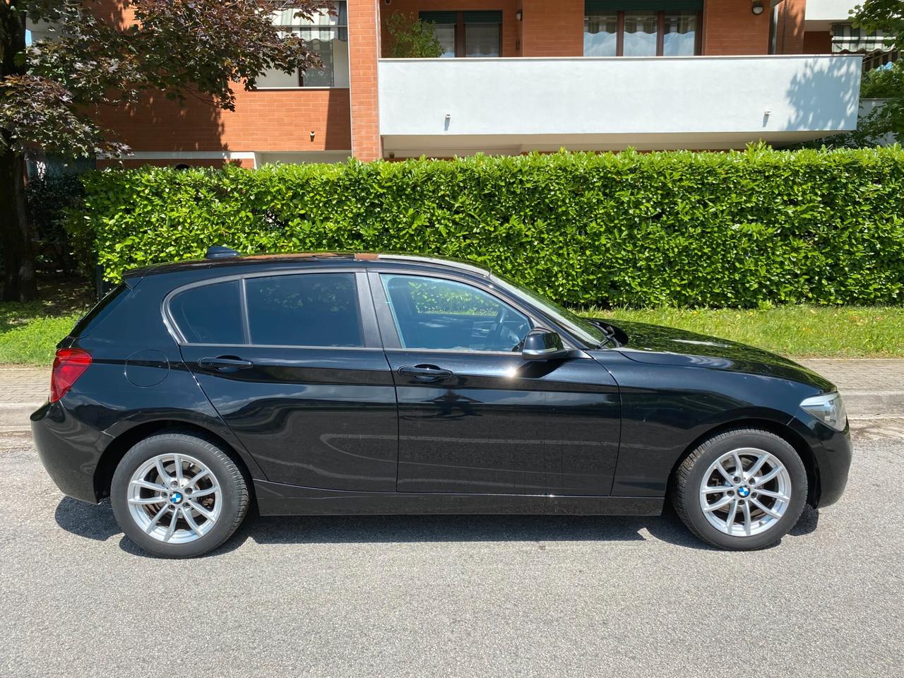 Bmw 116 116d 5p. Unique