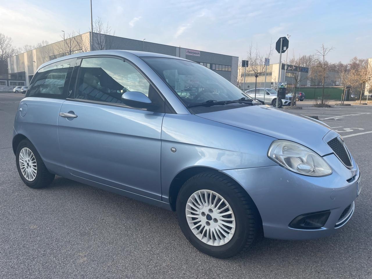 Lancia Ypsilon 1.2 *Neopatentati*doppio treno Gomme*